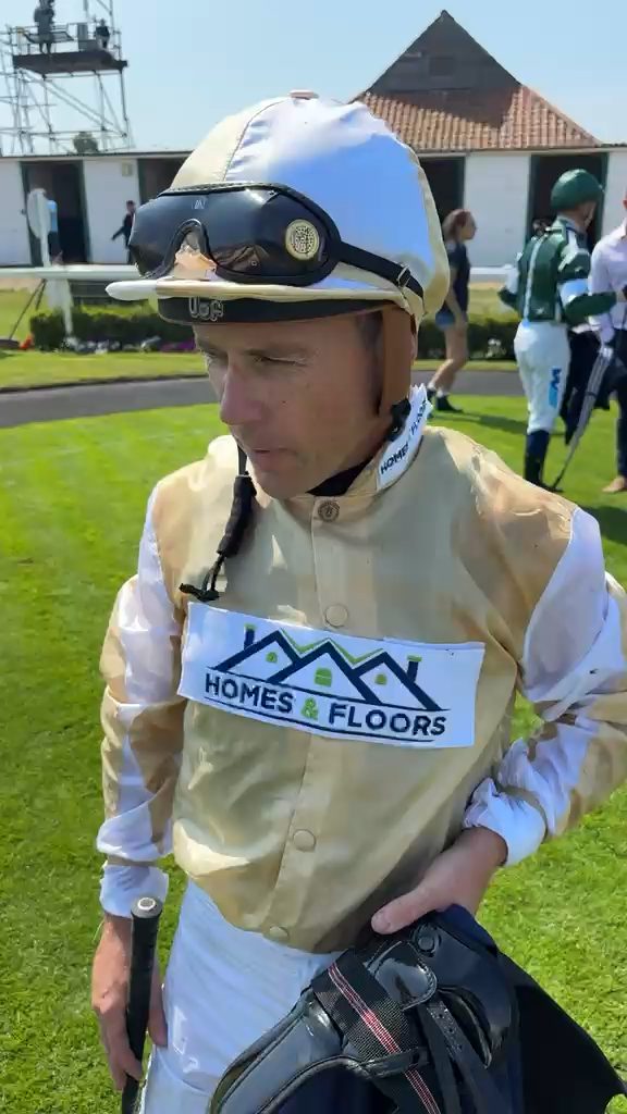 Paddy Bradley in the Homes & Floors silks in the parade ring